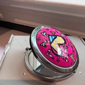 🎨 Vintage Stylish Retro and Artistic Romero Britto Heart Mirror Compact 🎨